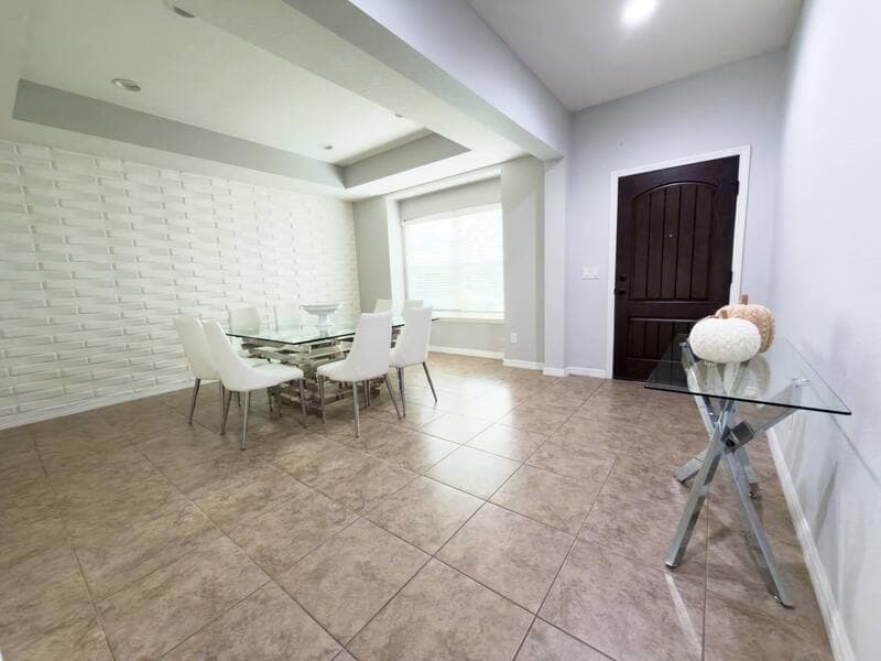 Orlando House: 14823 Golden Sunburst Avenue