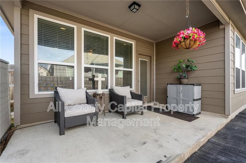 Buda House: 227 Everglade Dr,