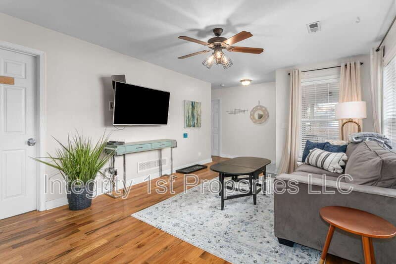 Shawnee House: 11221 West 59th Terrace
