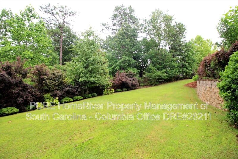 Columbia House: 395 Highland Point Drive