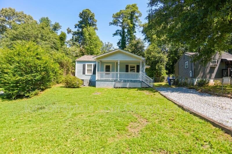 Greenville House: 8 Pacific Ave