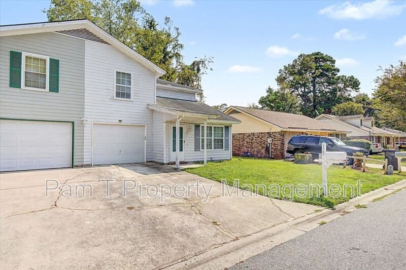 Savannah Townhome: 128 Fox Chase Road