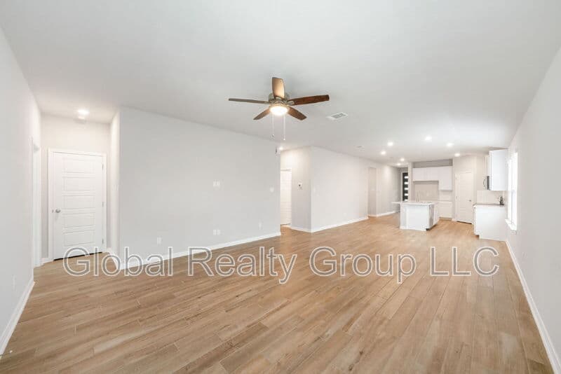 New Braunfels House: 1220 Ella Xing