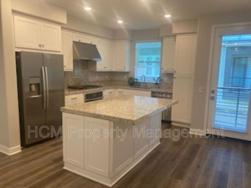 Lake Forest House: 437 Palermo