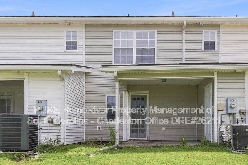 Goose Creek House: 240 Jackson St