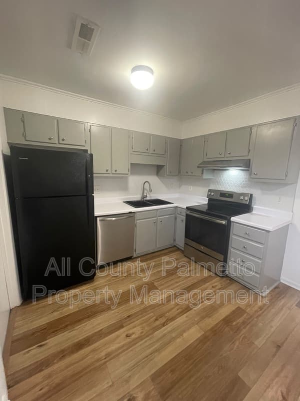 Charleston Townhome: 256 Fleming Rd
