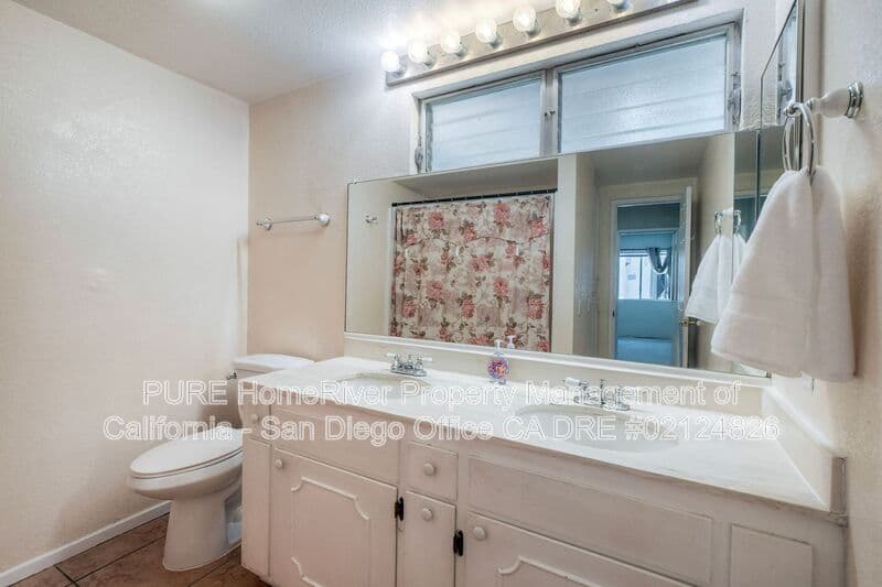 Escondido House: 2135 E El Norte Pkwy