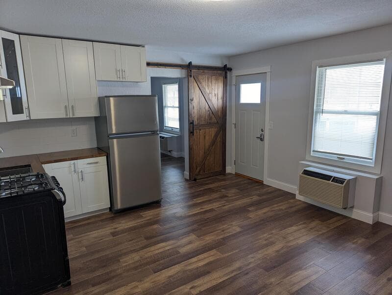Pella Condo: 205 Oskaloosa Street - 201
