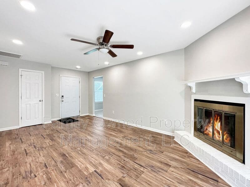 Summerville House: 203 Pebble Creek Road