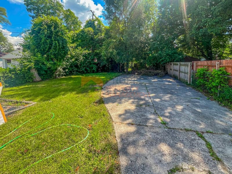Detroit House: 19440 Hartwell Street