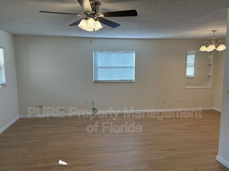 Ocala House: 6807 NW 62nd Place
