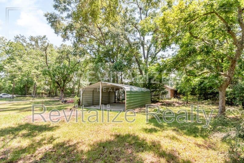 Chickasaw House: 253 10th Ave