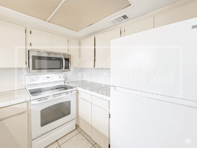 Lakeland House: 4948 Market Square