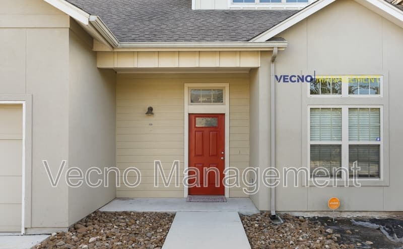 Pleasanton House: 215 Circle Court