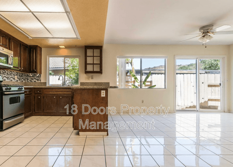 San Diego House: 11485 Spitfire Road
