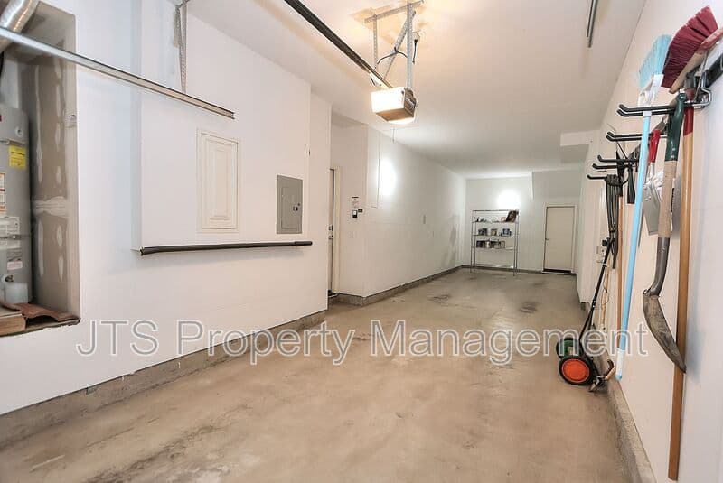 West Sacramento House: 4046 Martis Street