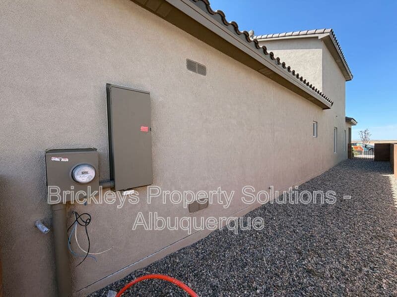 Albuquerque House: 6118 Chicago Dr SE