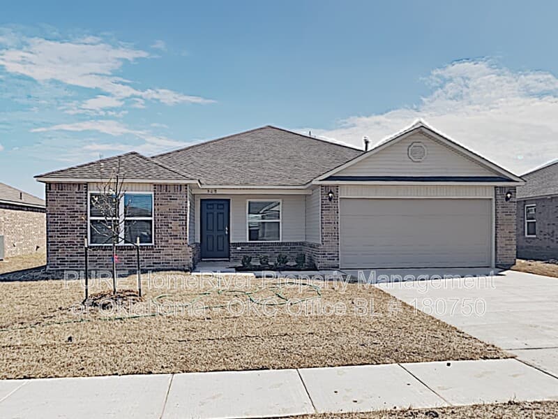 Newcastle House: 308 Karlee Ln