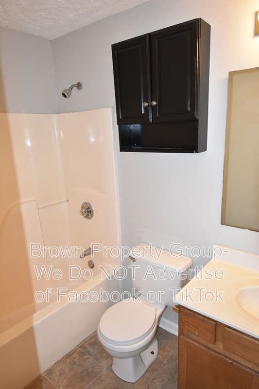 Fayetteville House: 6313 Applewhite Rd