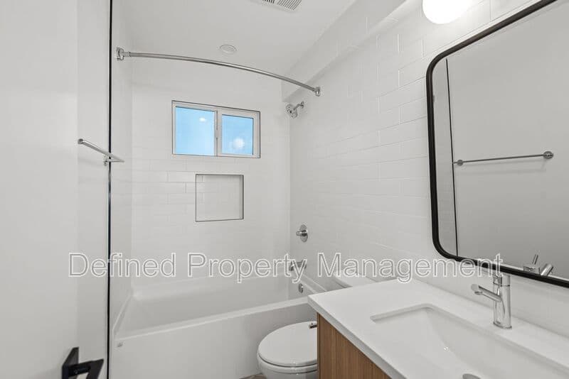 Los Angeles Condo: 1563 Gordon Street