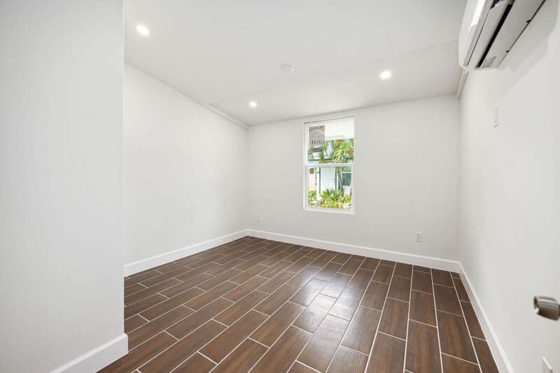 West Palm Beach House: 4011 36th Ct - 5D