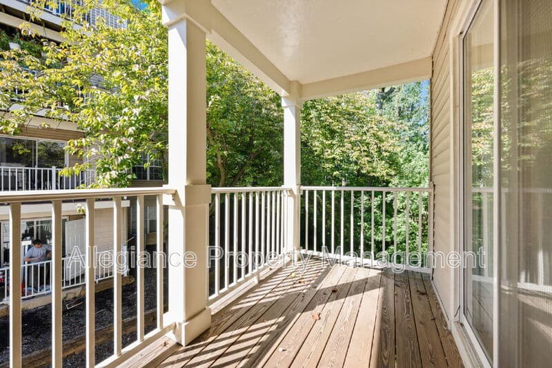 Woodbridge House: 13621 Garfield Place