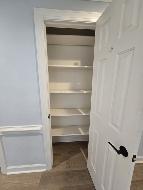 Raleigh House: 5516 Den Heider Way