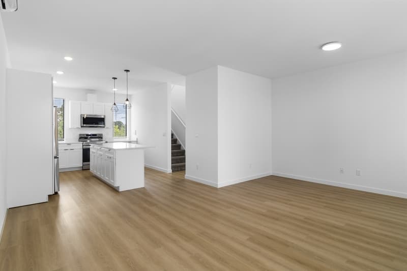 Lakewood Condo: Birds Mill 7535 Grange Street West