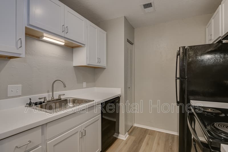 Augusta Condo: 2515 Center West Parkway - 5N
