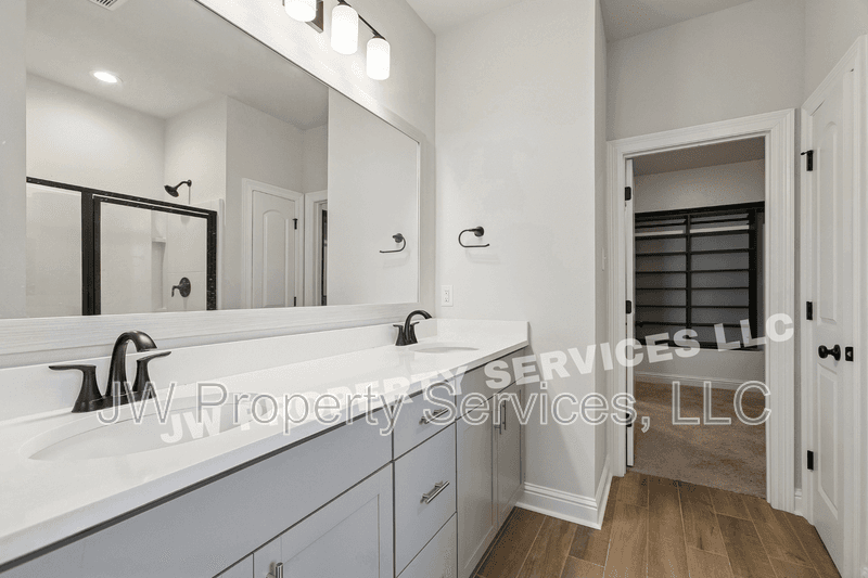 Hammond House: 44208 Huntley Rd
