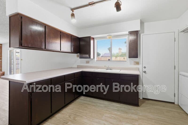 Mesa House: 2106 E Evergreen St