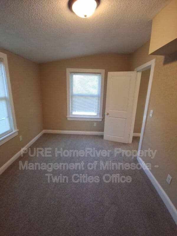 Saint Paul Condo: 987 Churchill Street #1