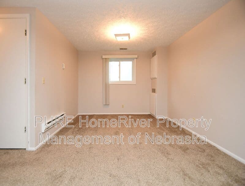 Omaha House: 2511 N 143rd Ave