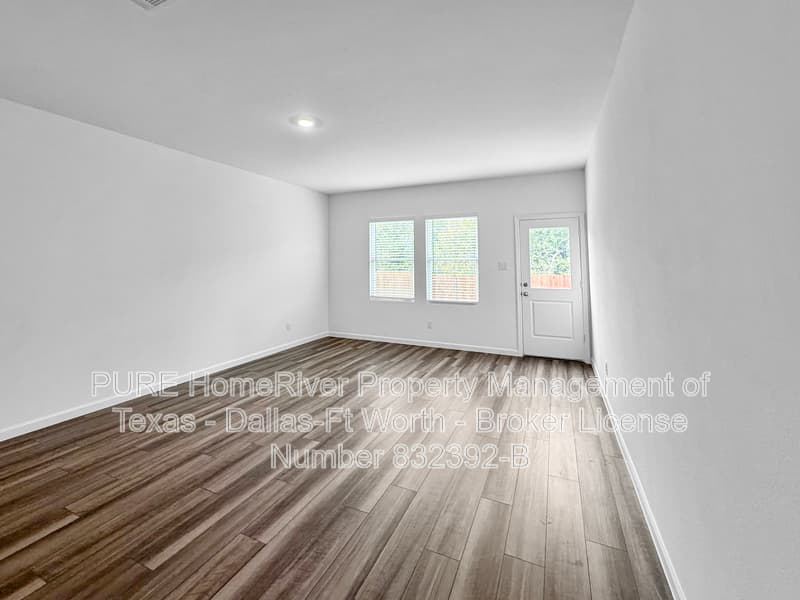 Melissa House: 2213 Burnwood St
