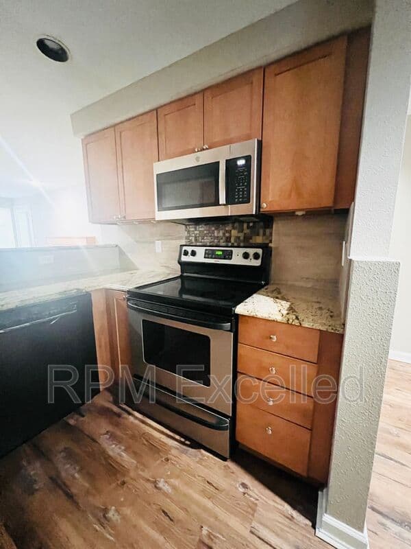 Kent Condo: 26339 116th Ave SE