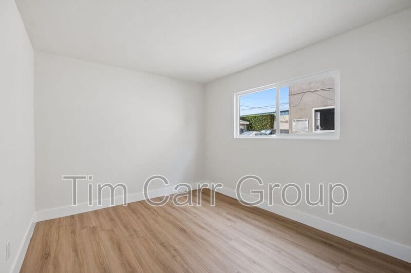 Costa Mesa Condo: 121 E Bay St