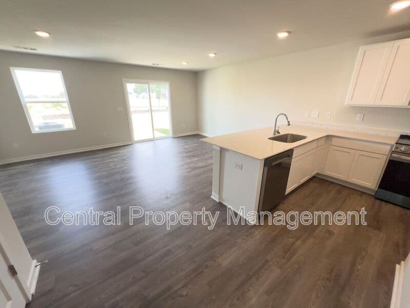 Spartanburg House: 6018 Tavener Drive