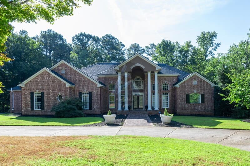 Kennesaw House: 5211 Hadaway Rd NW