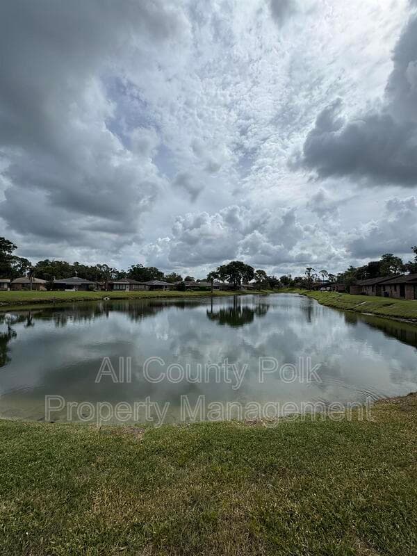 Lakeland Townhome: 542 Lake Carolyn Cir