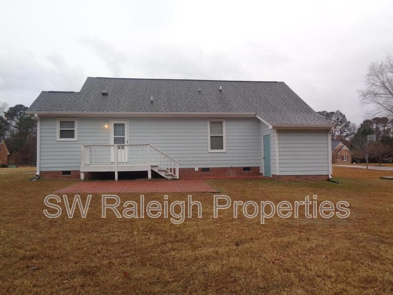 Fuquay-Varina House: 1400 Squire Ridge Drive