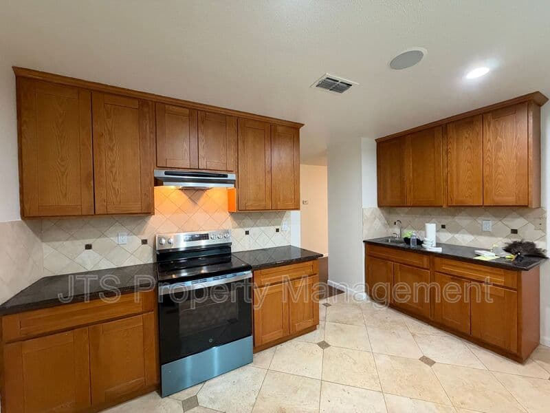Fair Oaks House: 5334 Terrace Oak Circle