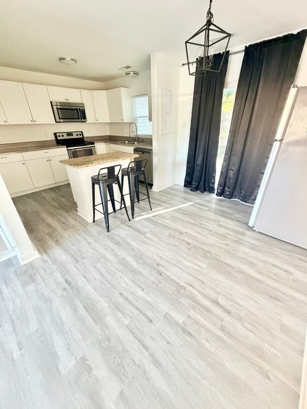 Chester Townhome: 15241 Broadwater circle