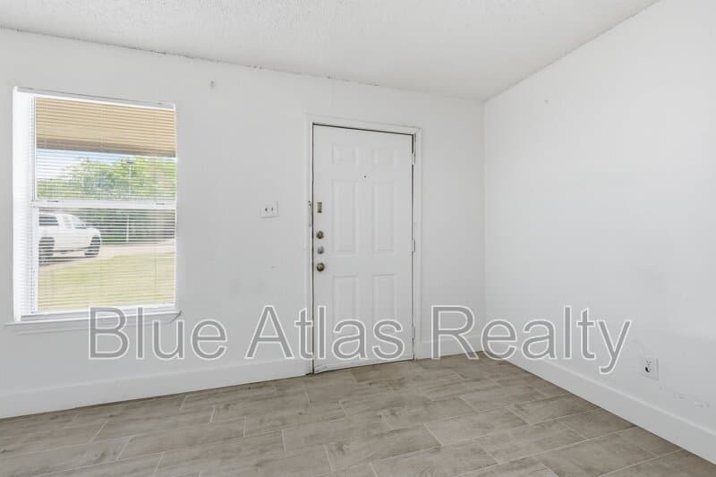 Fort Worth House: 5517 Wellesley Avenue