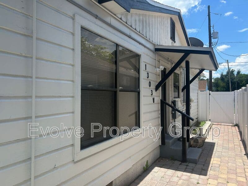 Orlando House: 1303 E Harding St
