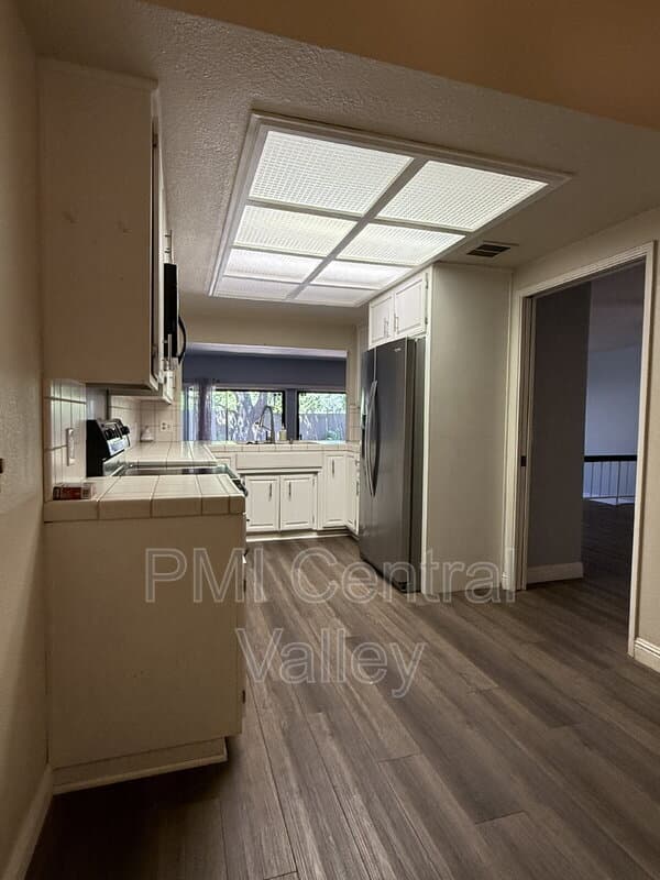 Modesto House: 1725 Edgebrook Drive