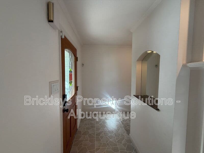 Albuquerque House: 7121 Edwina Ave NE