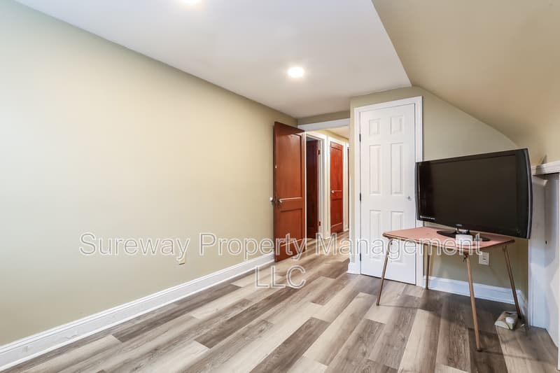 Hamilton Condo: 2009 East McGalliard Avenue