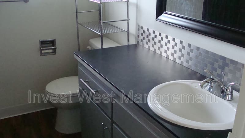 VANCOUVER House: 319 NE 104 AVENUE