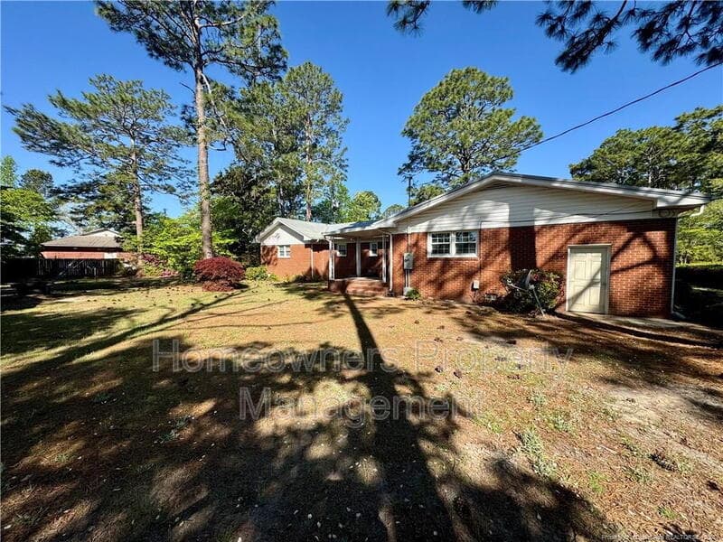Spring Lake House: 400 Harrill Cir