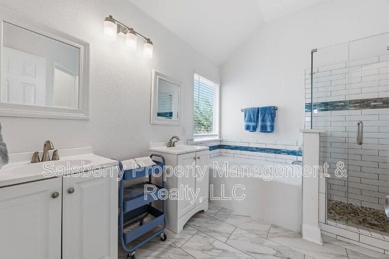 Fort Worth House: 4943 Sunset Ridge Drive